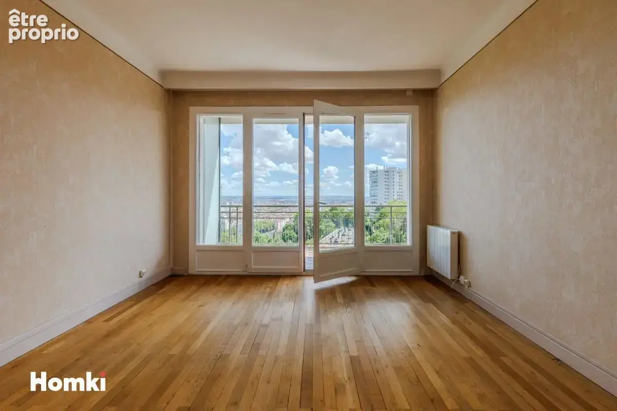 Lyon 4e – Rue Louis Thévenet  Un appartement suspendu entre ciel, lumière et nature - photo 4