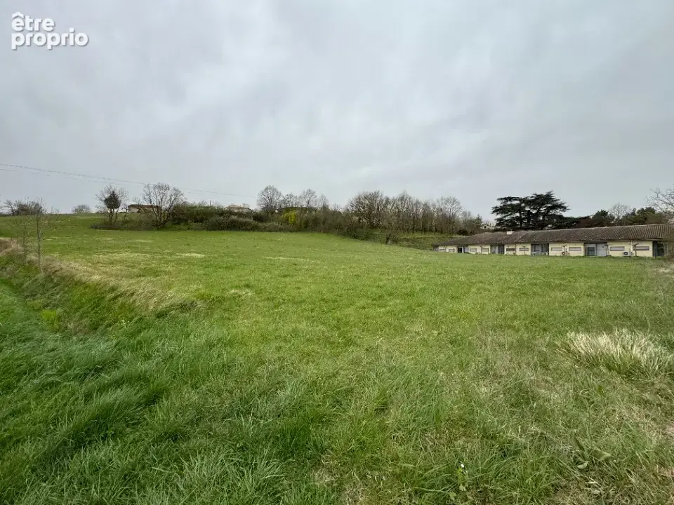 Terrain à AURIAC-SUR-VENDINELLE