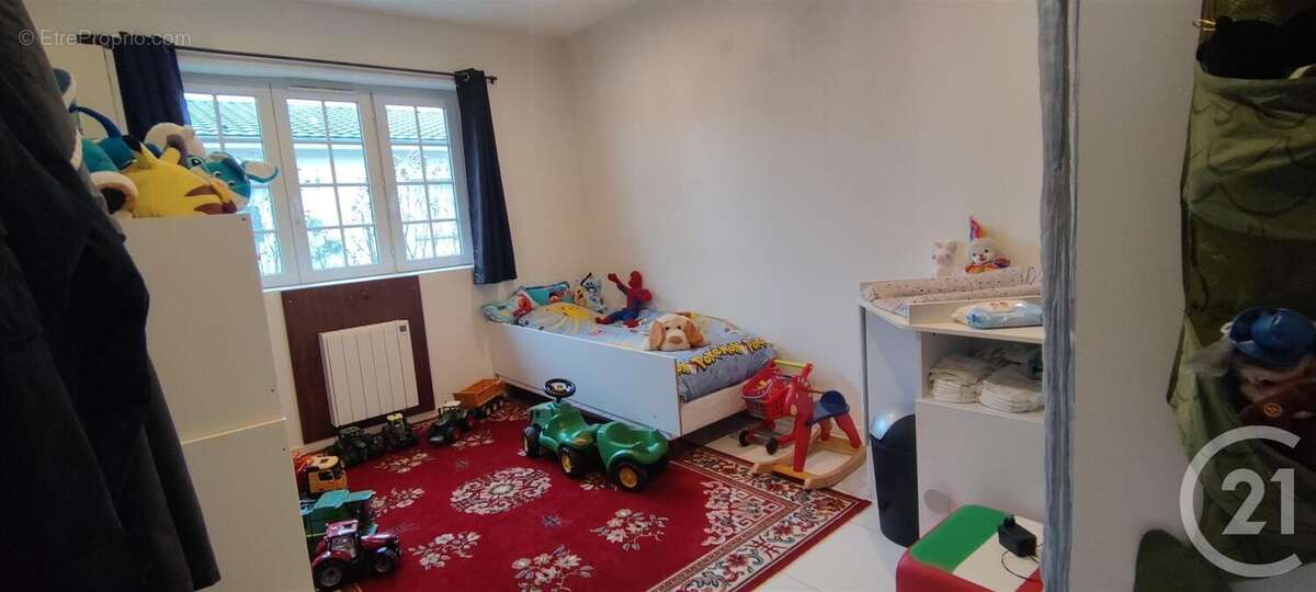 Maison à SAINT-QUENTIN-SUR-COOLE