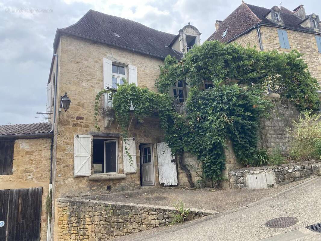 Maison au coeur d'un des plus beaux villages de France, à rénover, avec appartement indépendant et garage - photo 13