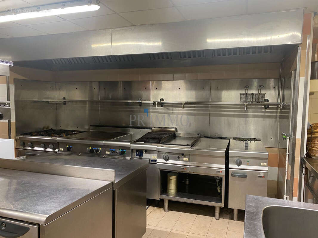 Commerce à ROQUEBRUNE-SUR-ARGENS