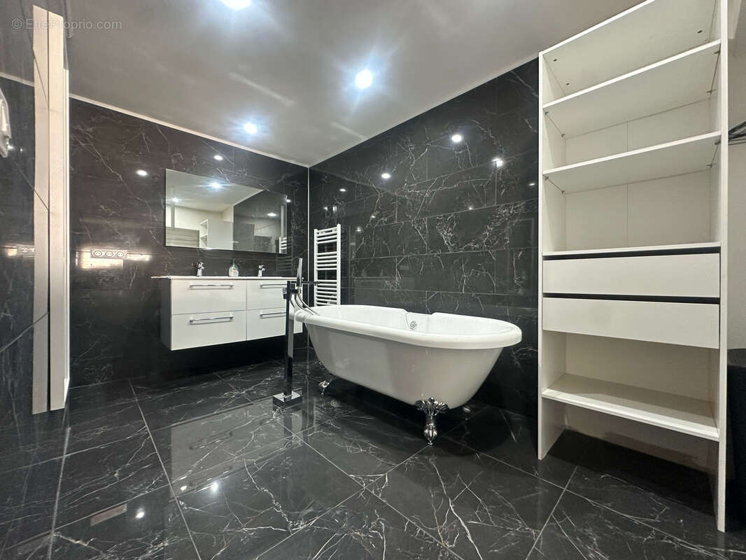 Appartement à MAUGUIO