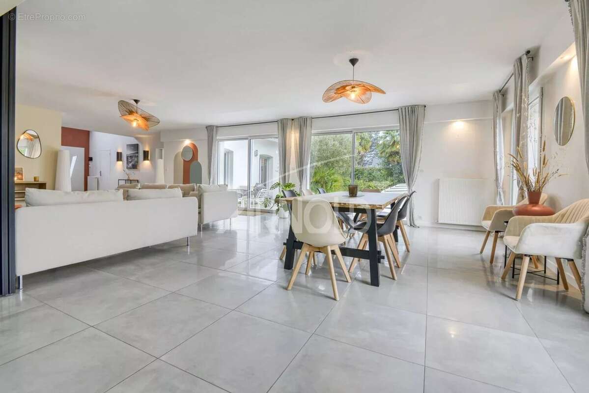 Maison à LA CHAPELLE-SUR-ERDRE