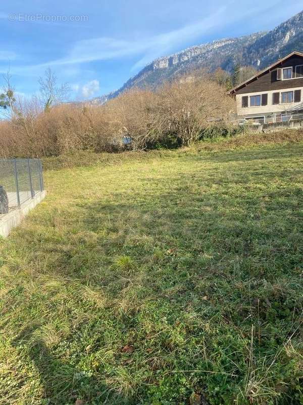 Terrain à SAINT-LAURENT-DU-PONT