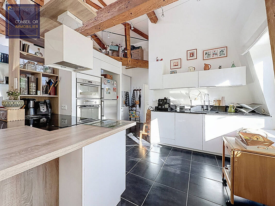 Appartement à COLLONGES-AU-MONT-D'OR