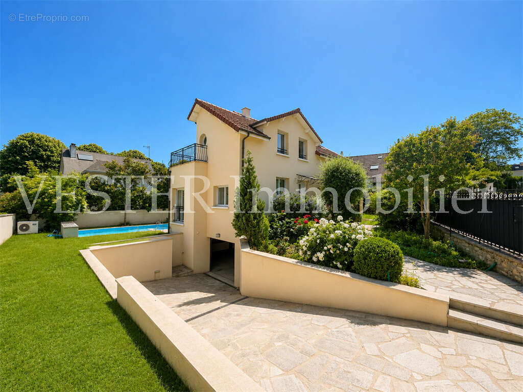 Maison renovee avec piscine - centre village - photo 5
