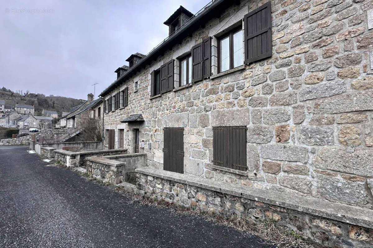 Appartement à SAINT-REMY-DE-CHAUDES-AIGUES