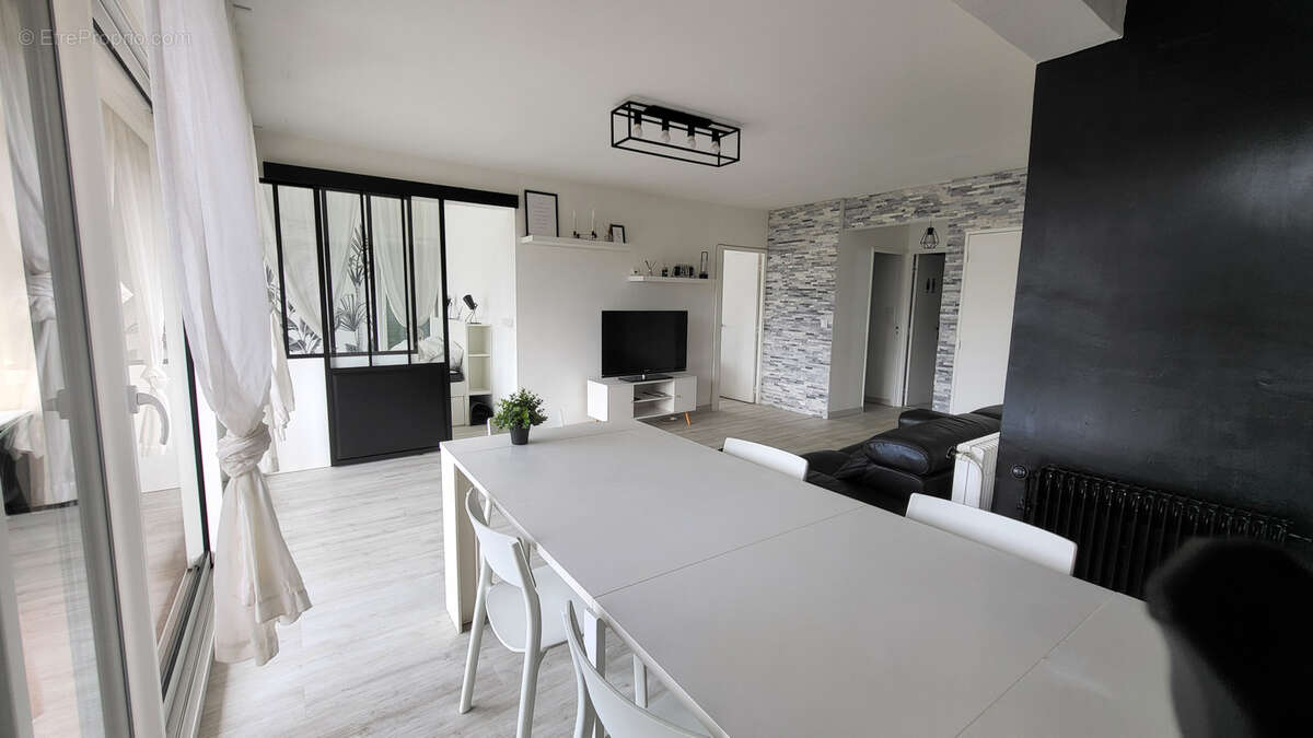 Appartement 86 m2 avec 3 chambres au 2ème étage. - photo 2