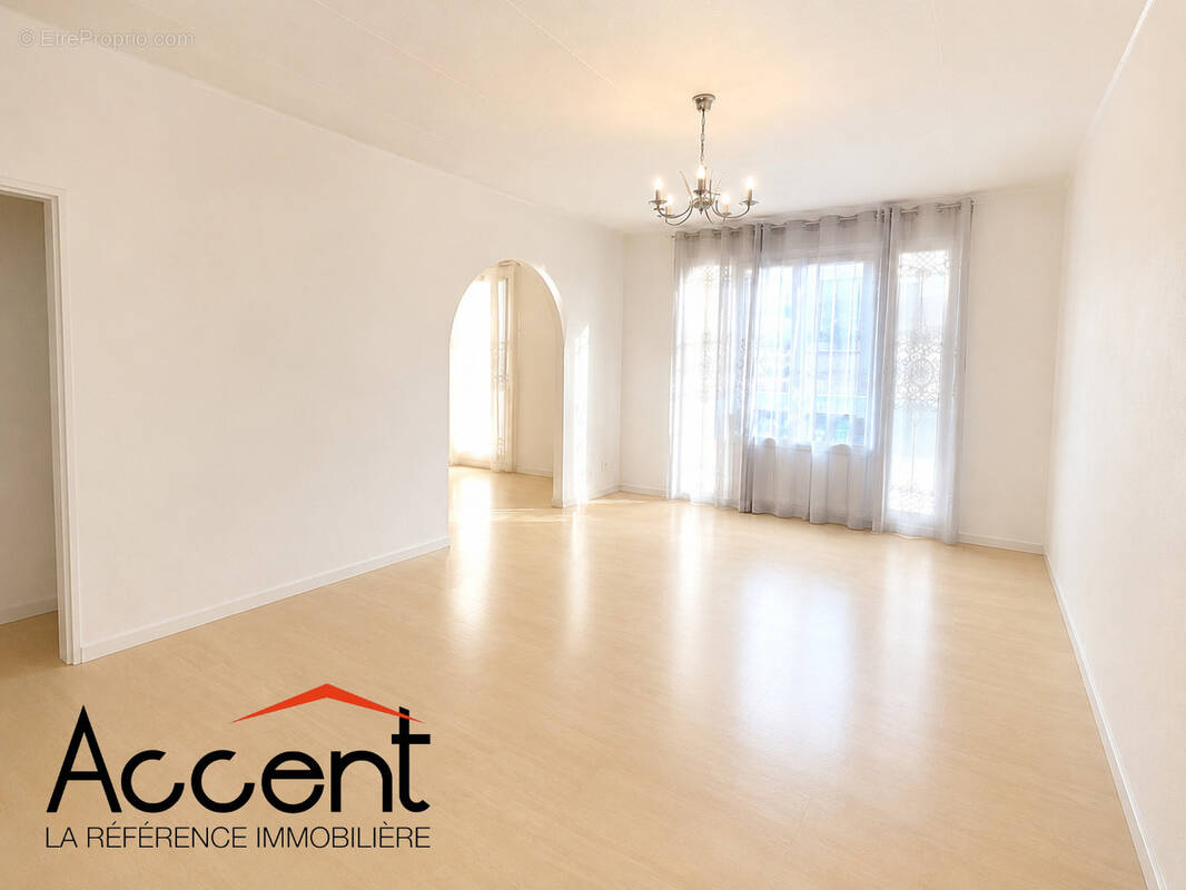 Appartement à ONET-LE-CHATEAU