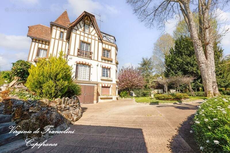 Maison à SAINT-MAUR-DES-FOSSES