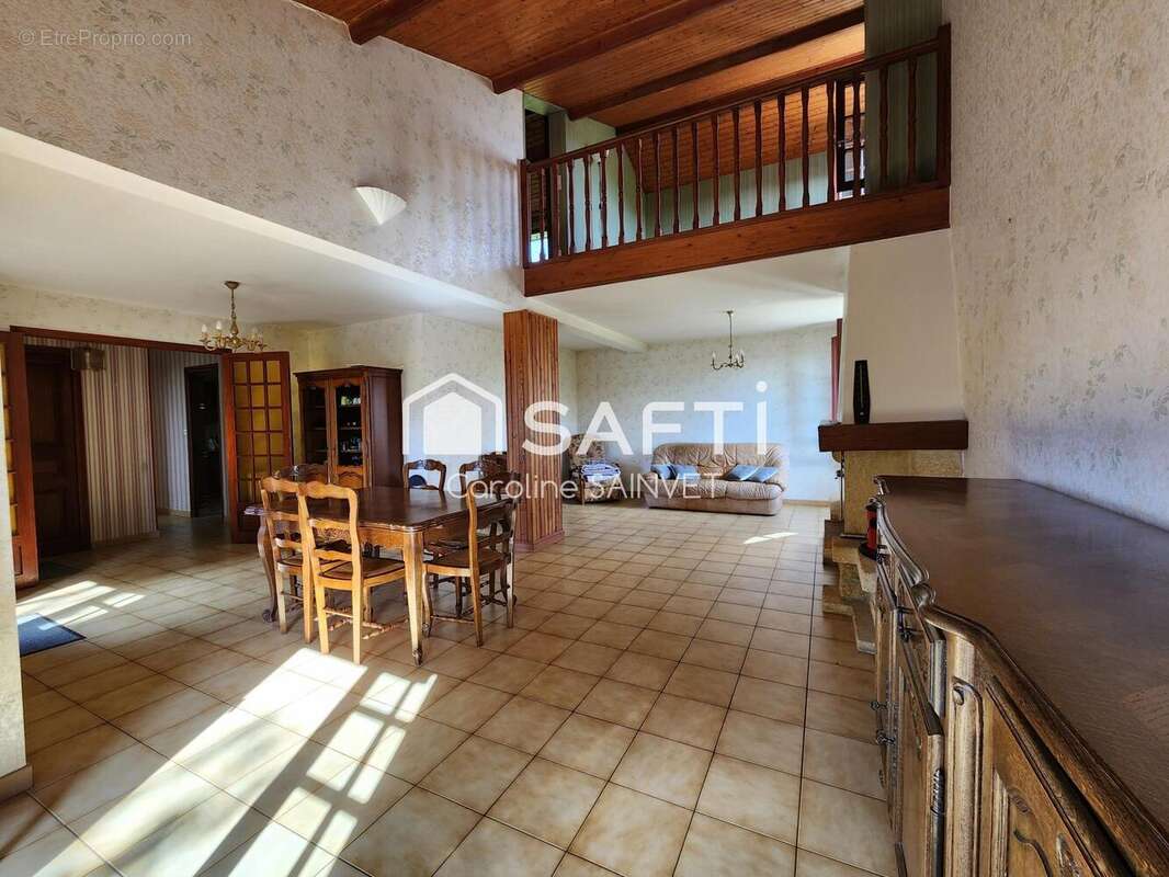 Photo 3 - Maison à AZAY-LE-BRULE