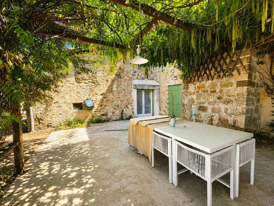 Maison 300 m² à Chabrac  - photo 2