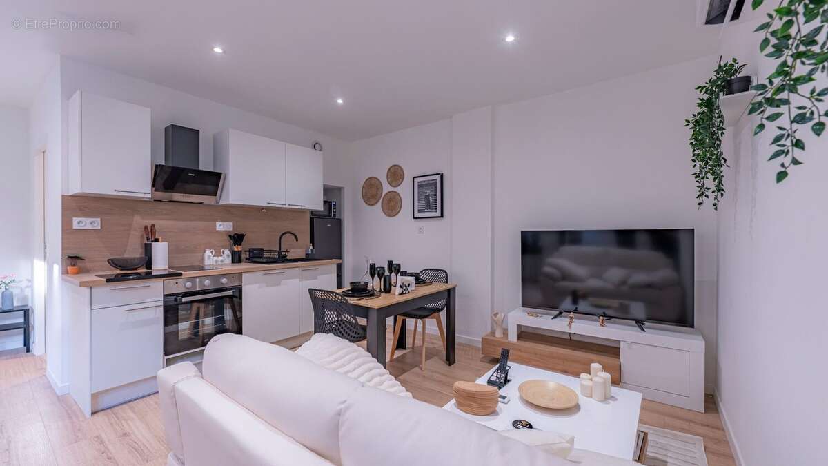 Appartement 421 m² à La Cote-Saint-Andre  - photo 8