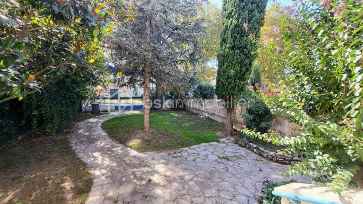 Maison à LABRUGUIERE