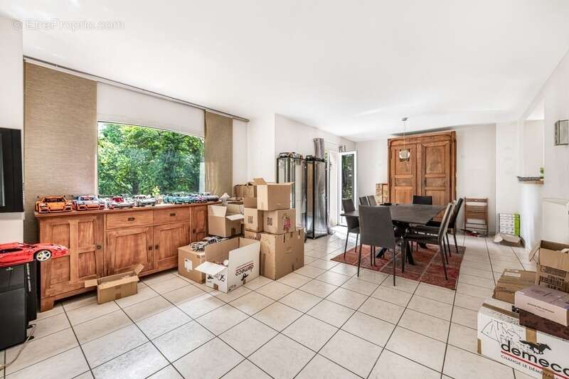 Maison familiale atypique de 170 m² avec jardin, terrasse et garage double – Collonges-au-Mont-d'Or - photo 5