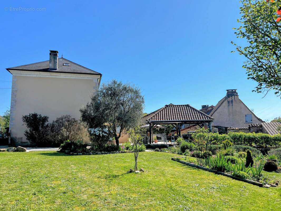 Maison à CORGNAC-SUR-L'ISLE