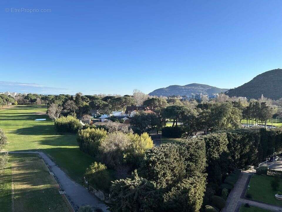 Appartement à MANDELIEU-LA-NAPOULE
