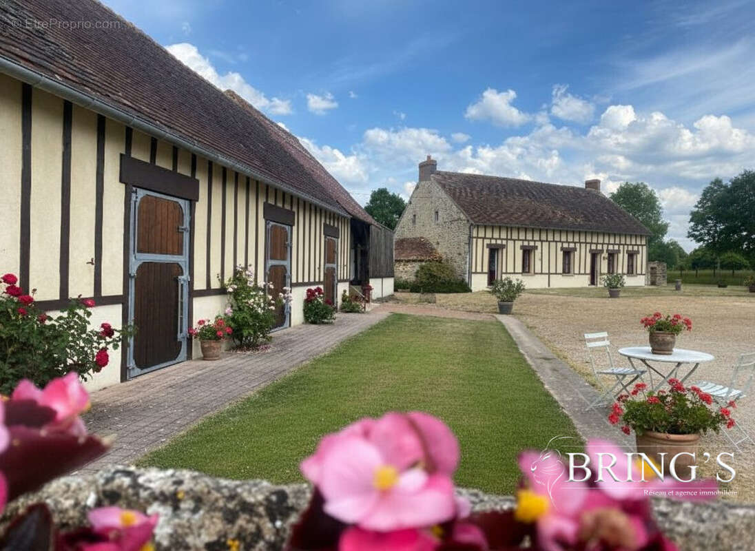 Maison à VILLAINES-LA-CARELLE