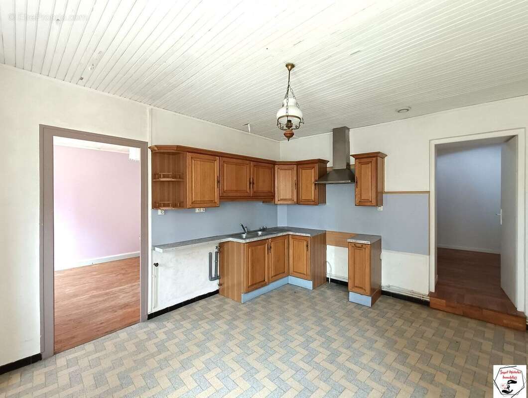 Maison à COLOMBIER-LE-VIEUX