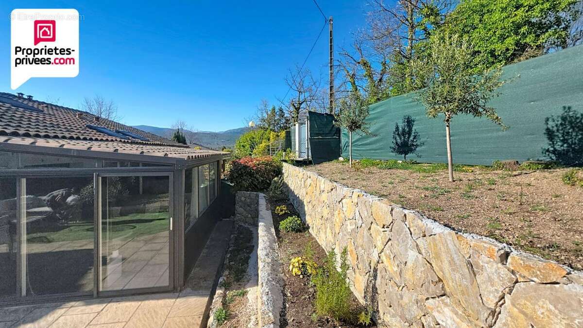 Maison à SAINT-CEZAIRE-SUR-SIAGNE