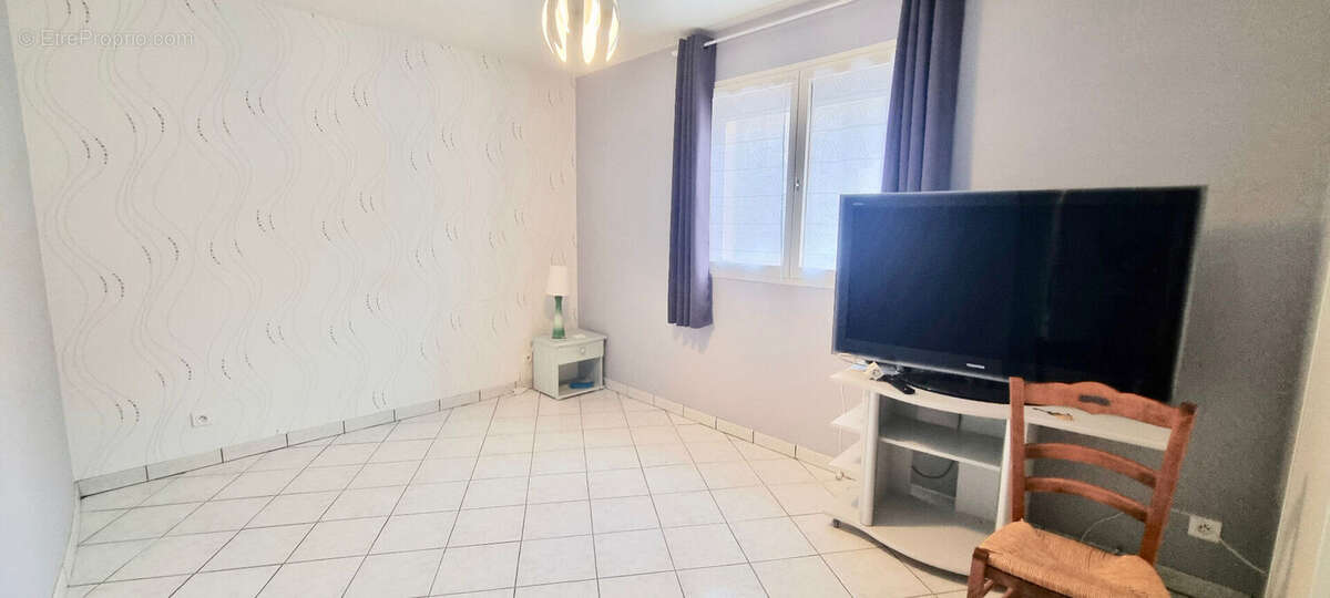 MUR-SUR-ALLIER / Maison à vendre avec 4 chambres, piscine et  grand garage ! - photo 8