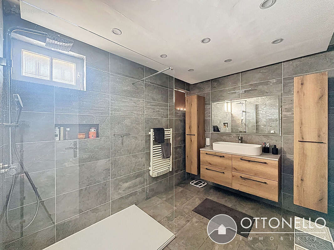 Maison à ROQUEBRUNE-SUR-ARGENS