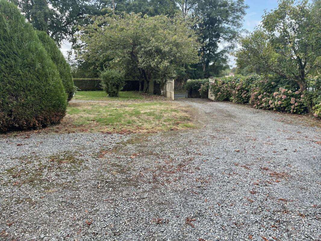 Maison à LANOUAILLE