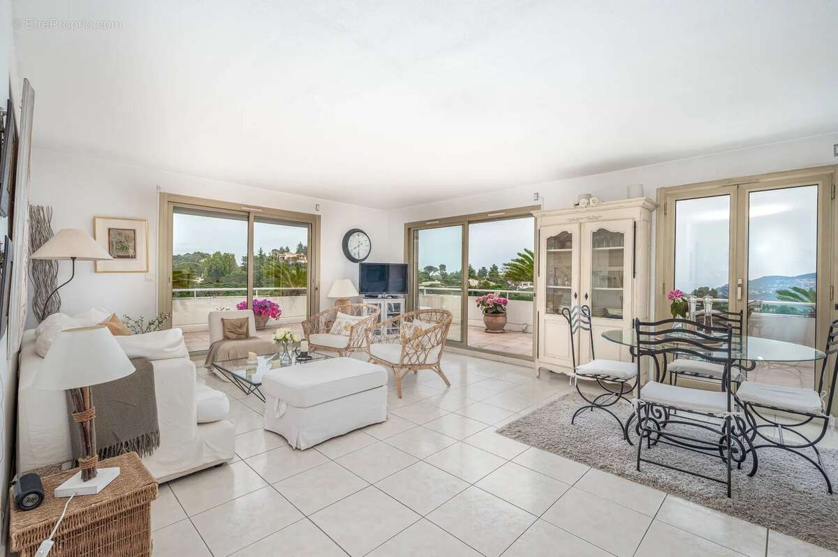 EXCLUSIVITÉ - Mandelieu - Grand Duc - Appartement au dernier étage avec terrasse d'angle de 41m² et vue panoramique - photo 3