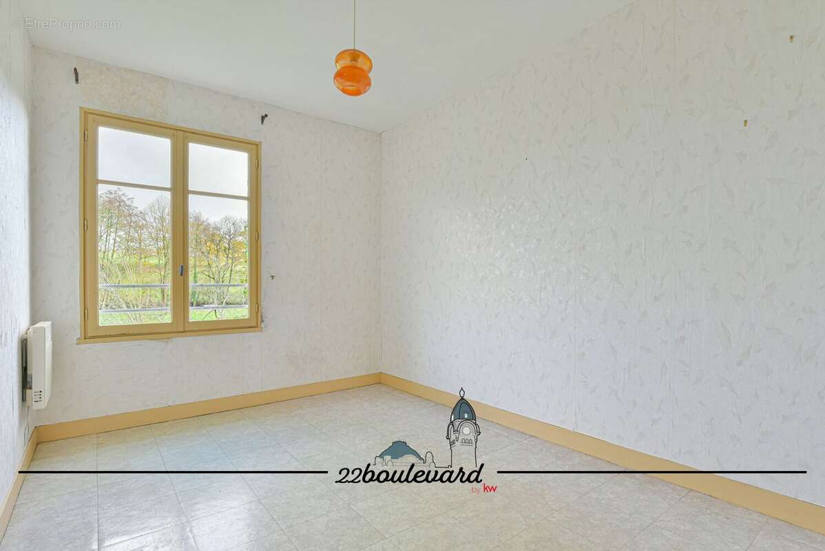 Maison à SAINT-JUNIEN-LES-COMBES