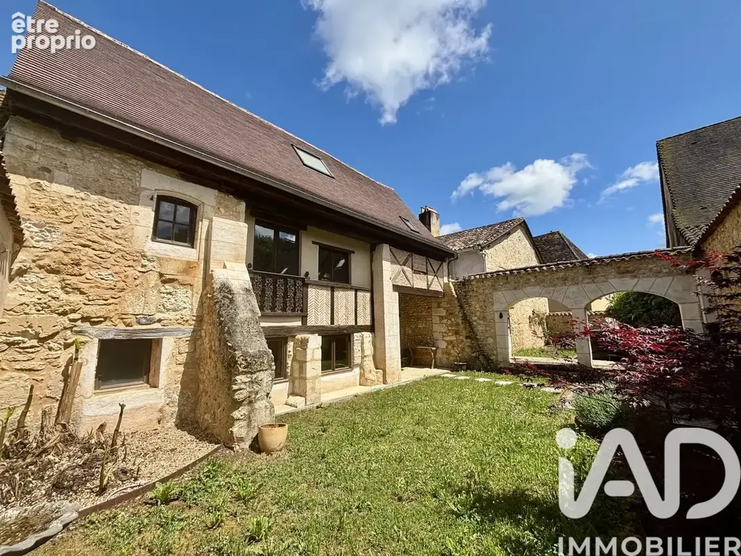 Photo 1 - Maison à SAINT-GEORGES-DE-MONTCLARD