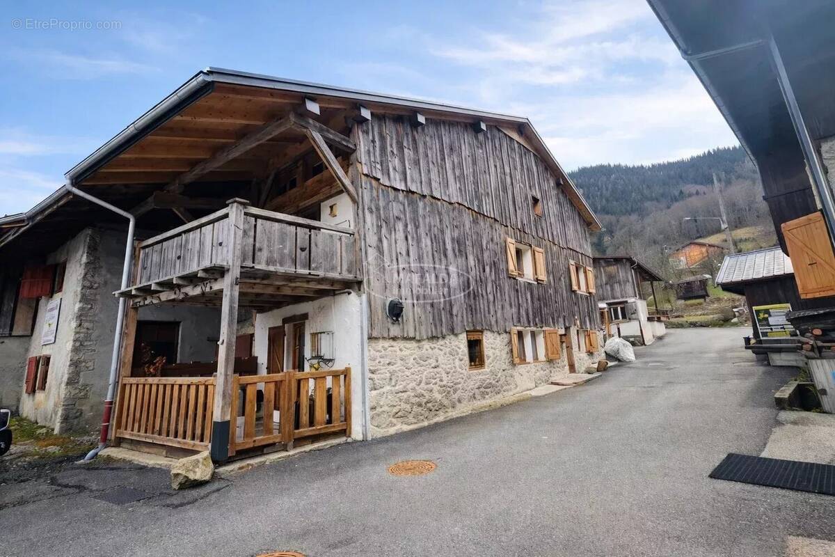 Appartement à NANCY-SUR-CLUSES