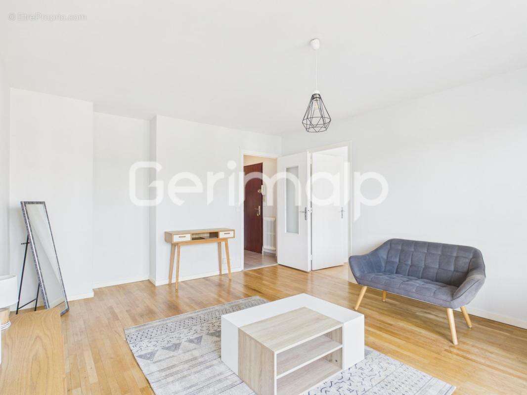 Vente - Appartement - 2 pièces + cuisine - 48 m² - 273 000 € - - photo 4