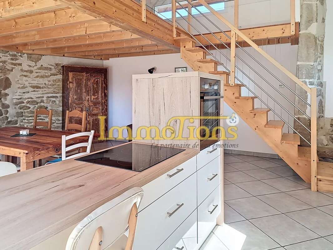 Maison à SAINT-BONNET-DE-CHAVAGNE