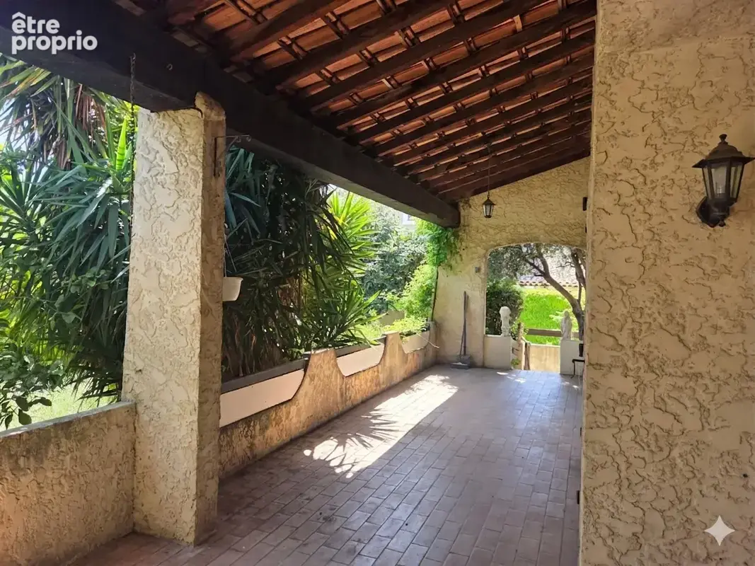 Marignane, ideal deux familles, propriete composee d'une maison pricipale t5 + maisonnette de 50 m2 sur 1119 - photo 4
