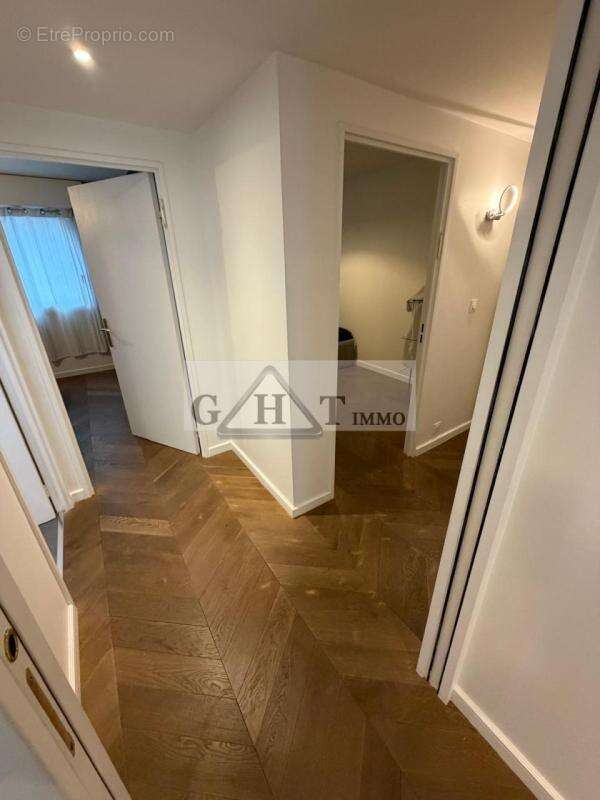 Cadre exceptionnel : Local professionnel/bureau 122m2 - photo 7