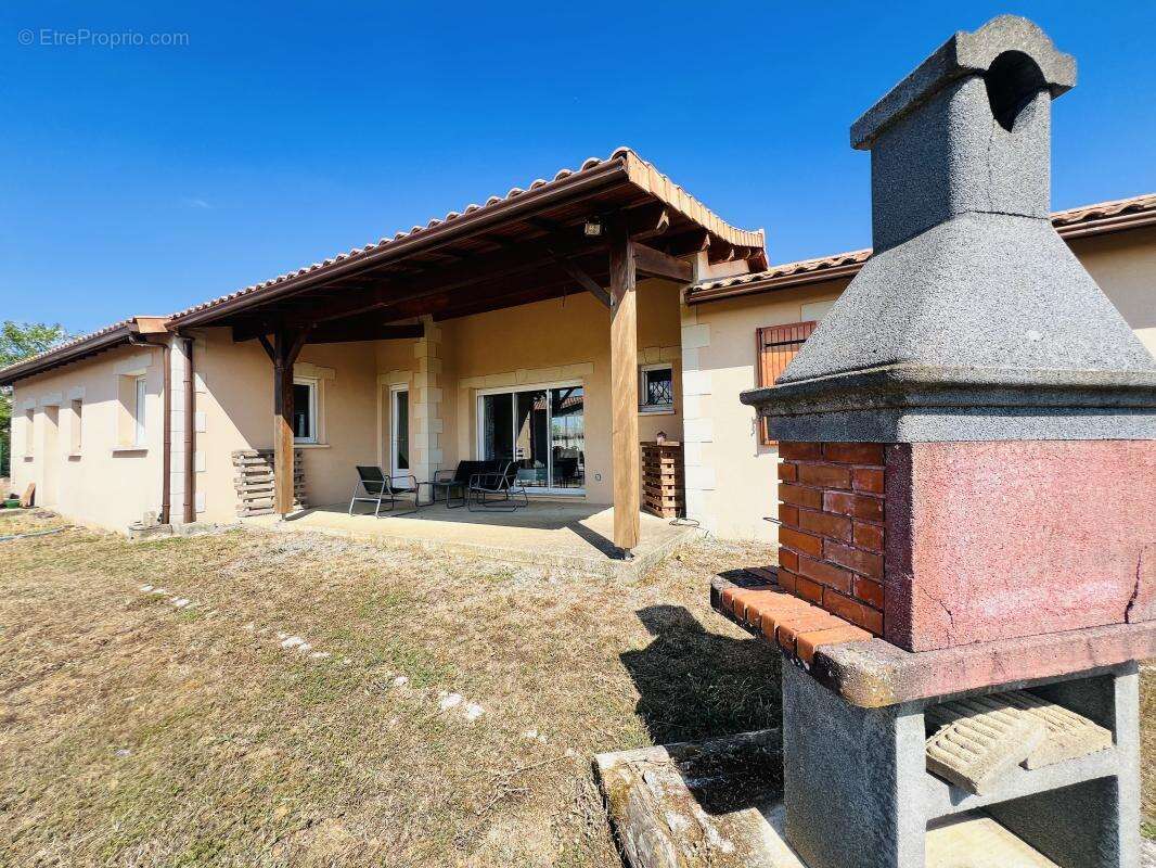 Maison 130 m² à Taponnat-Fleurignac  - photo 10