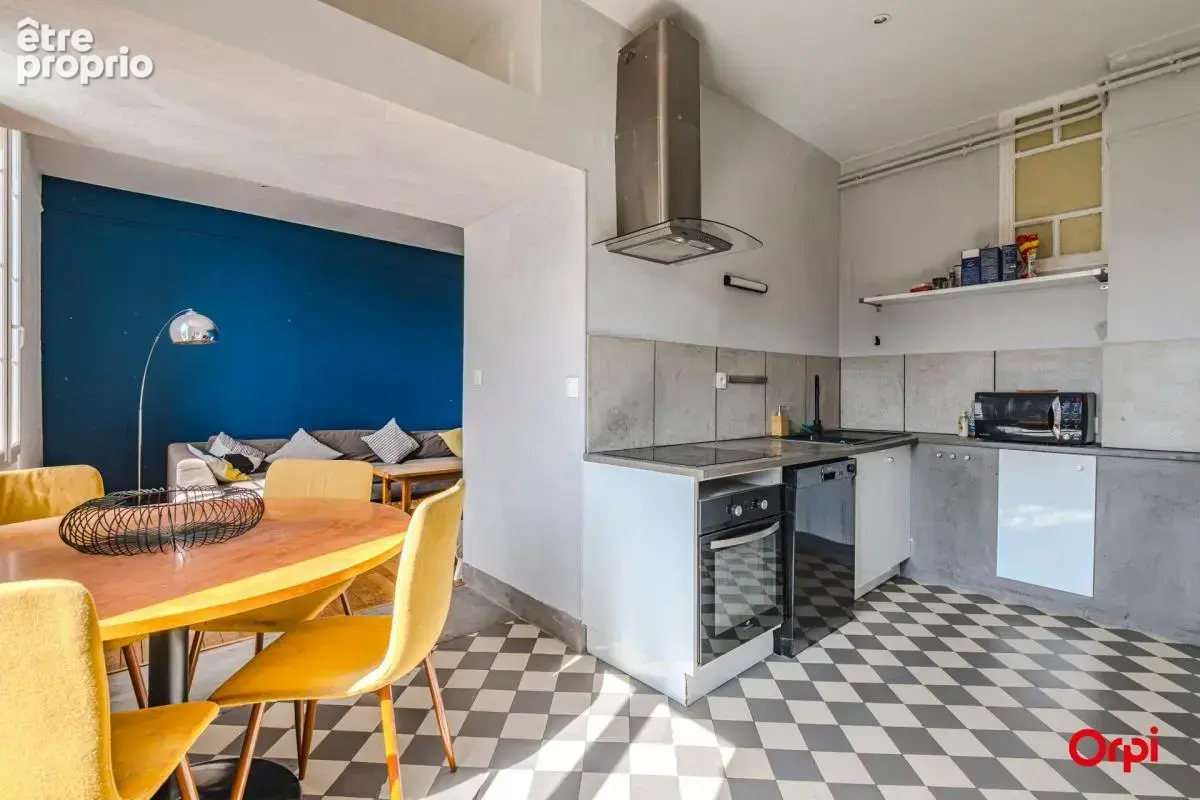 Appartement À Vendre T3 78m2 Hyper Centre de Reims - photo 2