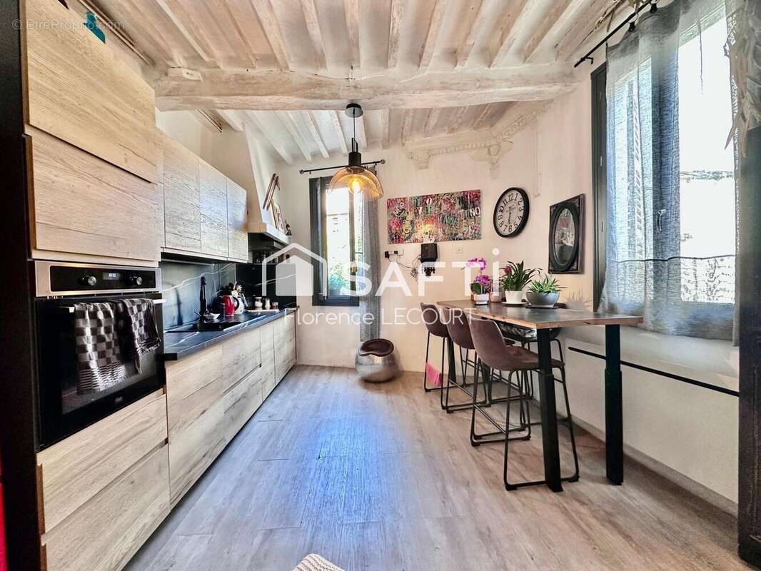 Maison 90 m² à Saint-Maximin-La-Sainte-Baume  - photo 2