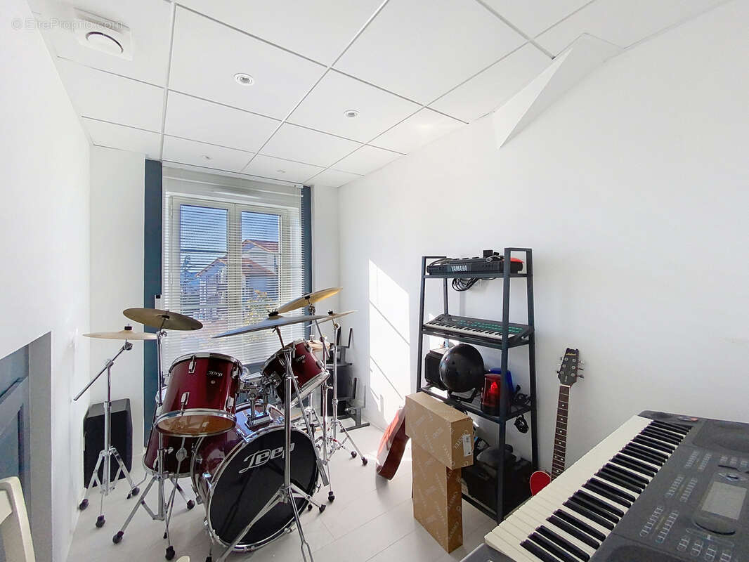 Maison à SAINT-PRIEST-EN-JAREZ