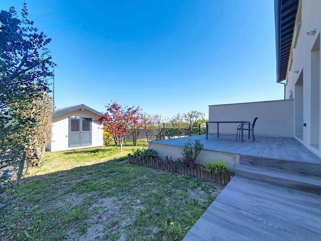 Maison - 3 Chambres - Jardin - Terrasse - 2 Places de parking - au coeur du village - photo 6