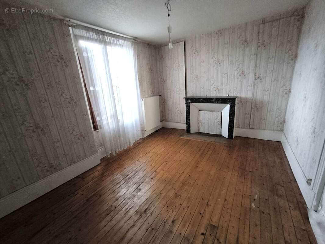 Maison à MONT-SAINT-PERE