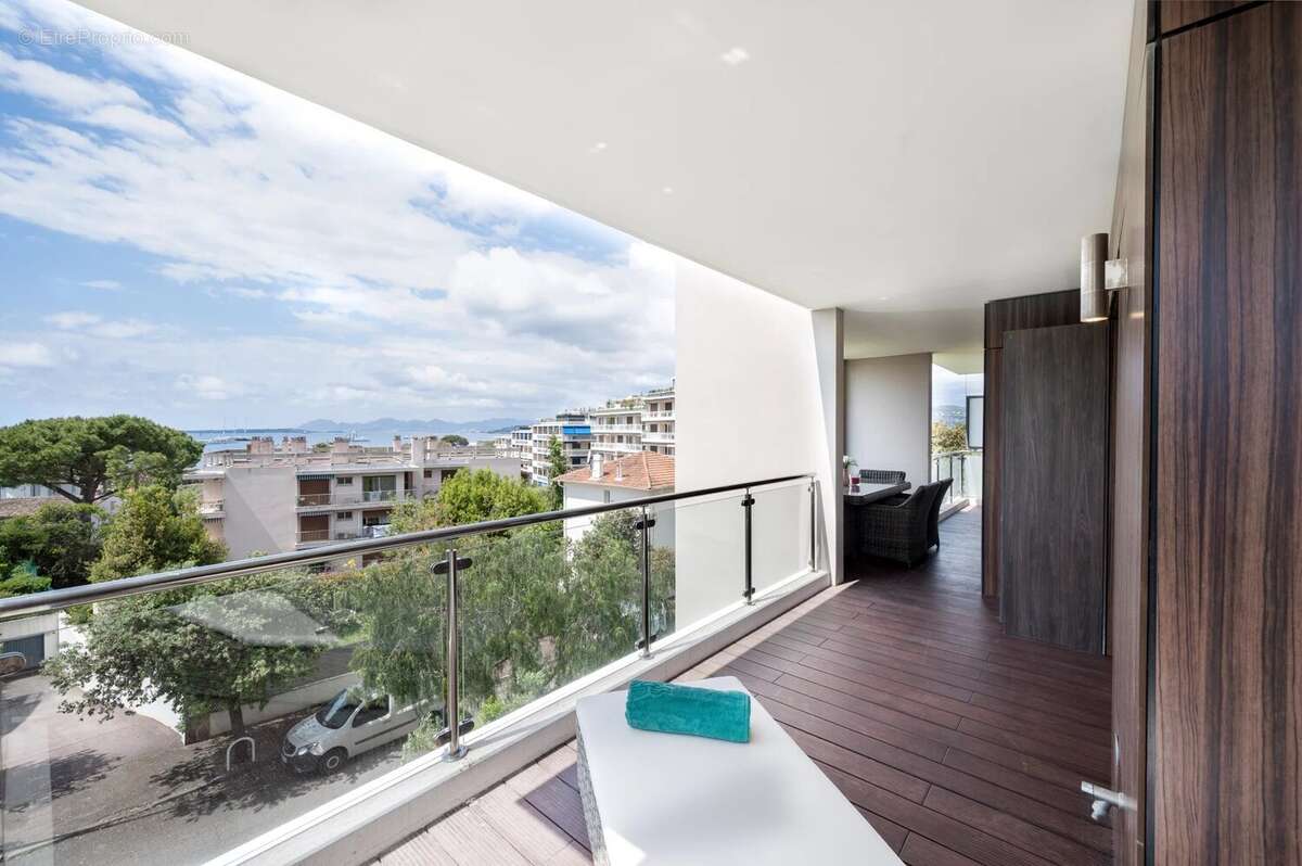 VENDU - CAP D'ANTIBES - Appartement avec vue mer dans résidence d'exception - photo 11