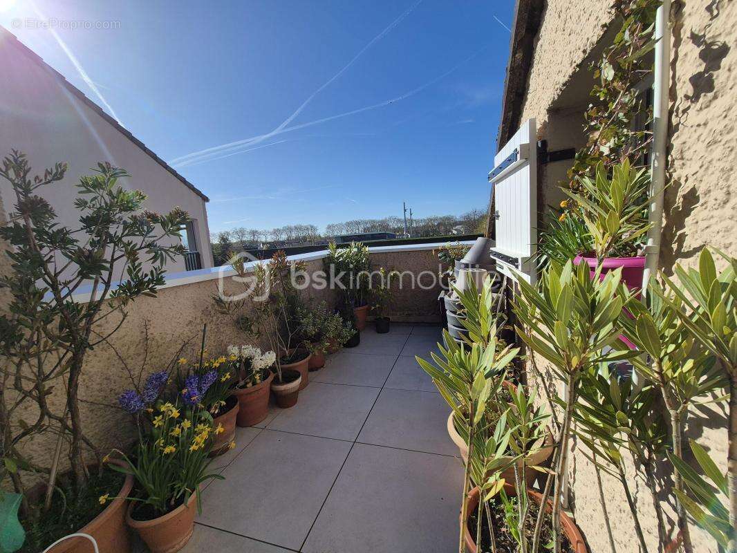 Appartement à COURCOURONNES