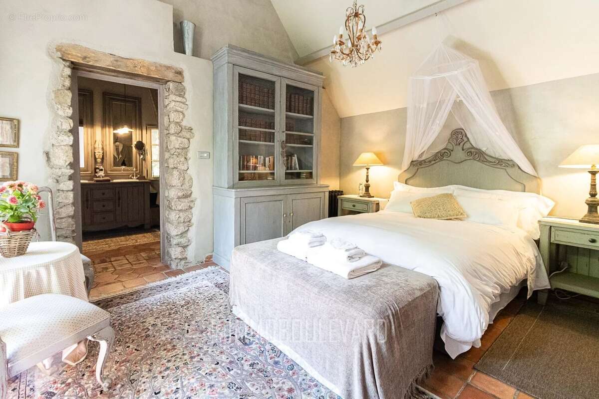 À vendre, Maison de charme à Boussac (23) vue château - photo 16