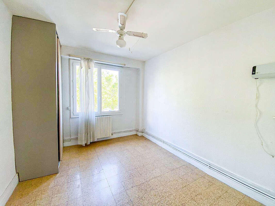 Toulon - Port : Spacieux appartement T4 - photo 4
