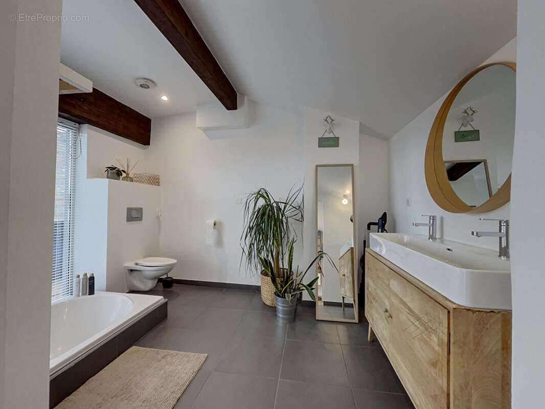 Duplex d'exception avec terrasse de 25m², spa et volumes rares - photo 14