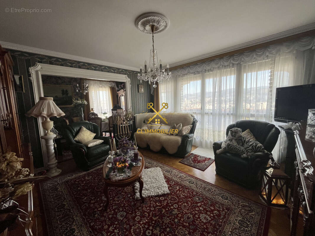 Appartement à SAINT-ETIENNE