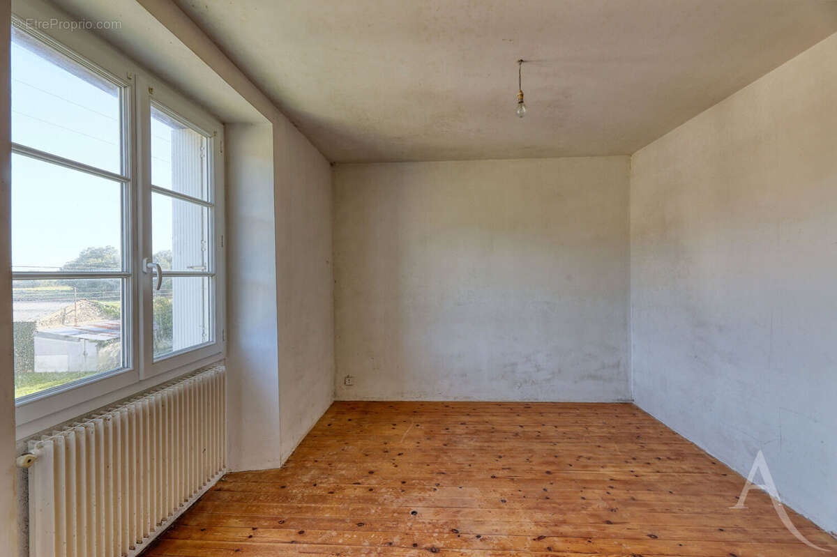 Maison à SAINT-ETIENNE-DU-BOIS