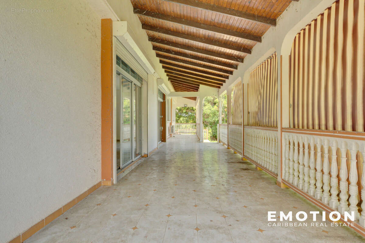 Maison à LES ABYMES