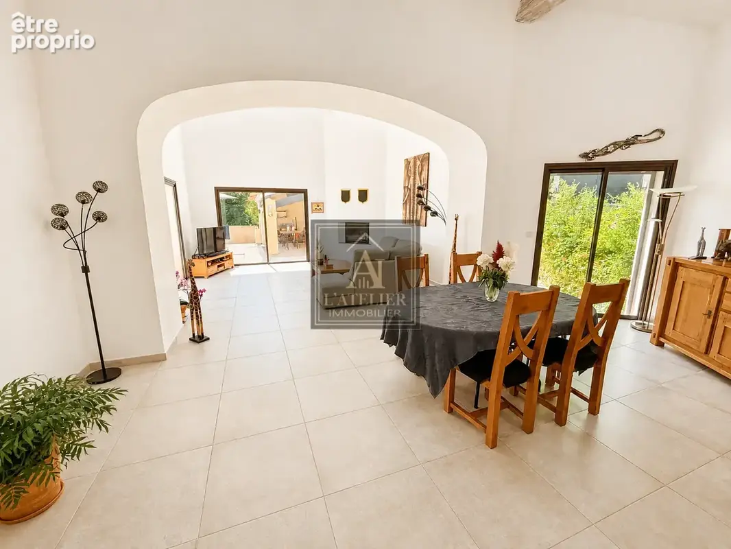 Maison de 170 m2 avec garage et piscine sur une parcelle de 1485 m2 - photo 9